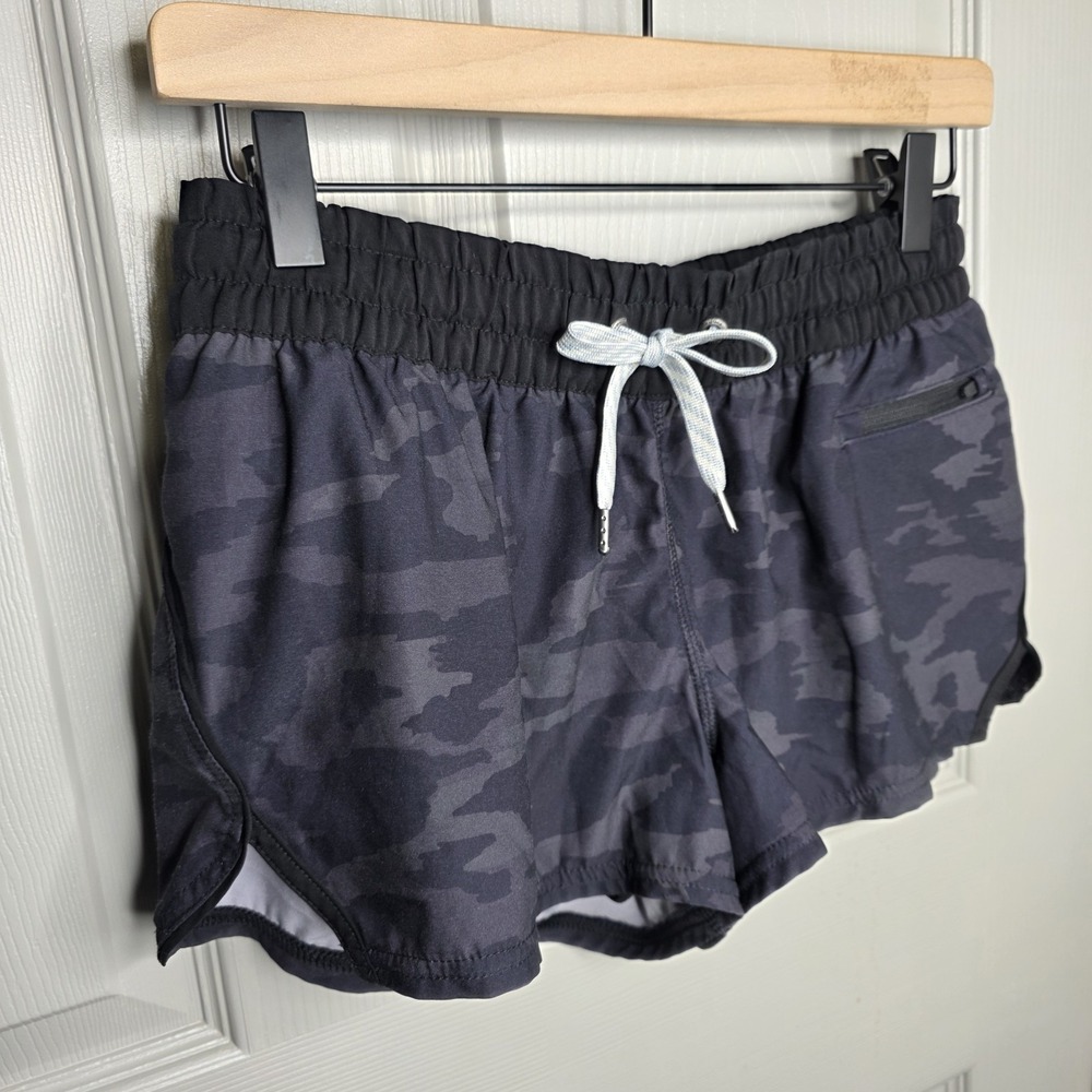 Vuori Shorts Womens Sm Clementine Black Gray Camo Lined Running Jogging Workout - Picture 2 of 6